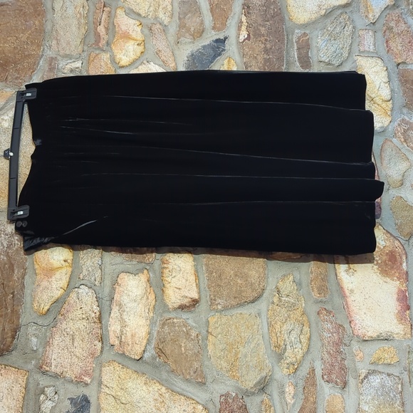 Evan Picone Vintage Black Velvet Full Midi Skirt - Picture 4 of 11